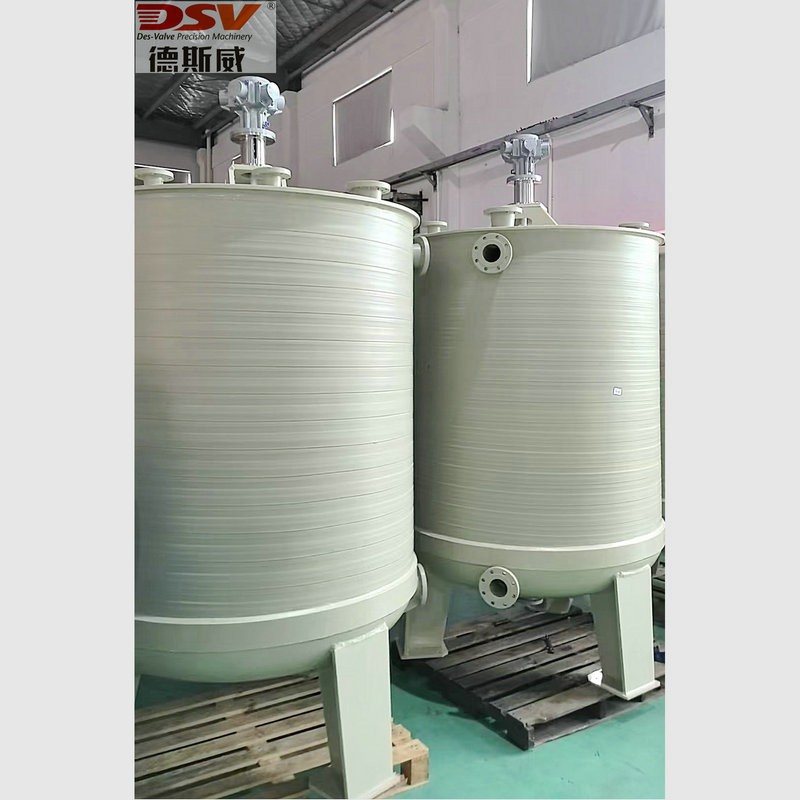 poly mixing tanks